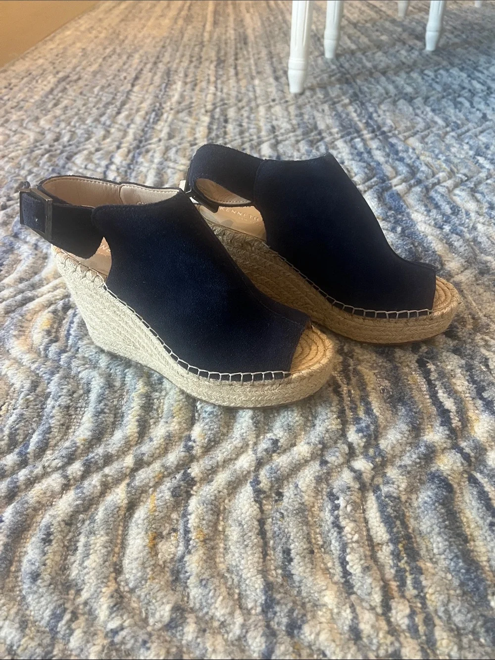 New Women’s Kenneth Cole wedge size 7, navy blue - Picture 4 of 8